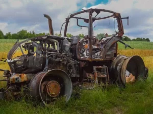 Stockfoto Van Een Volledig Uitgebrande Tractor